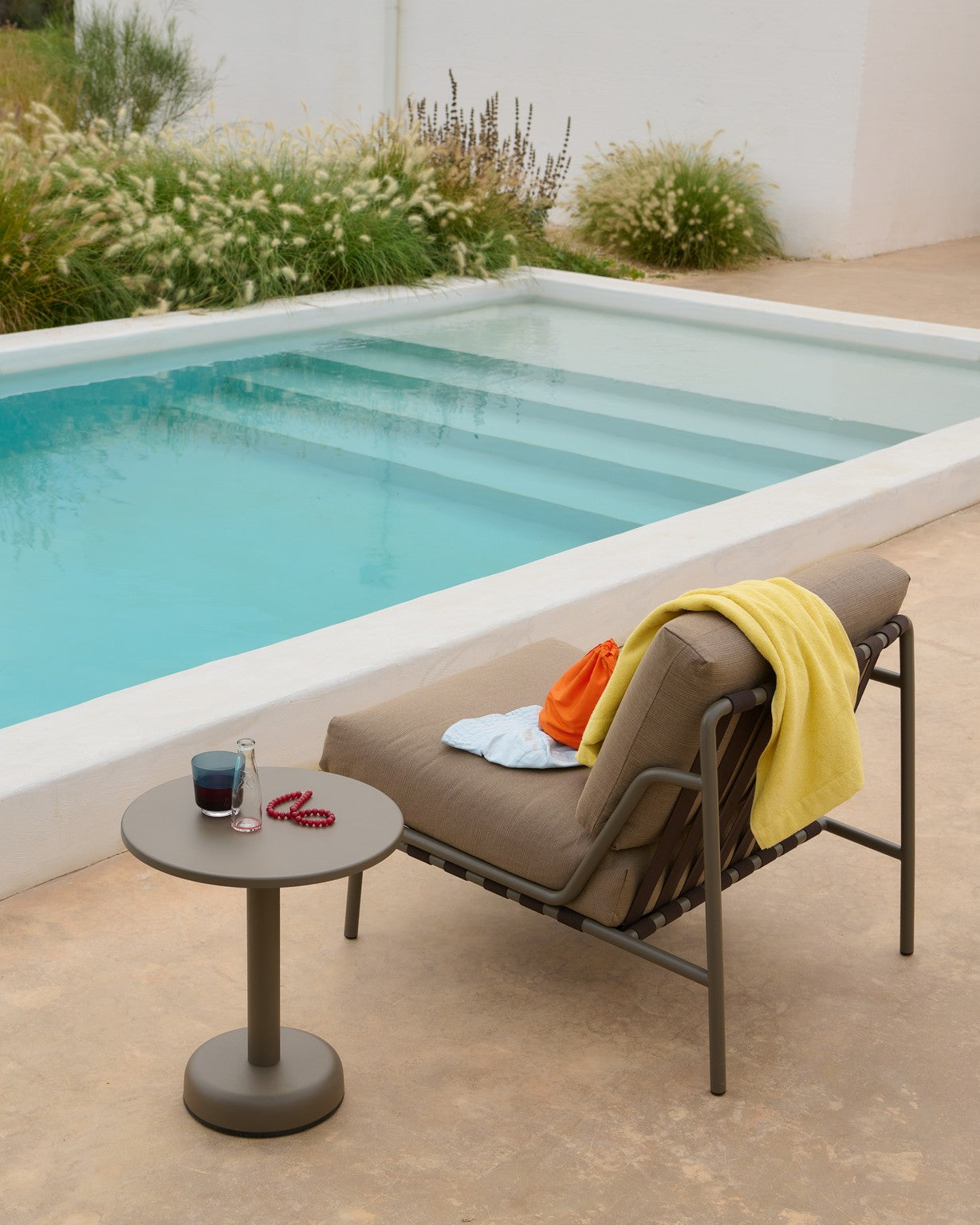 SETTLE Outdoor Armchair in Brown with Taupe Base