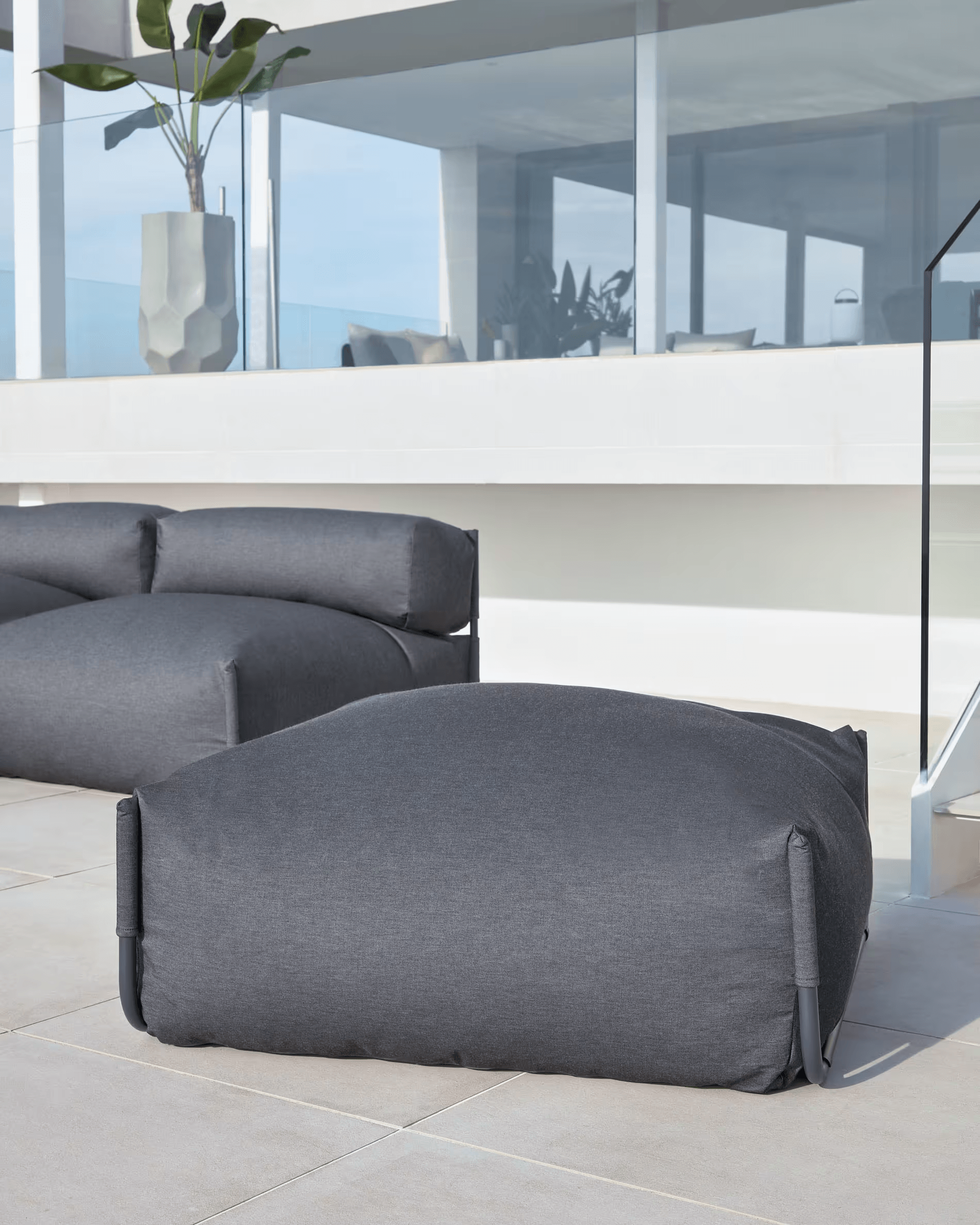 Sofa modułowa ogrodowa SQUARE - puf ciemnoszary La Forma    Eye on Design