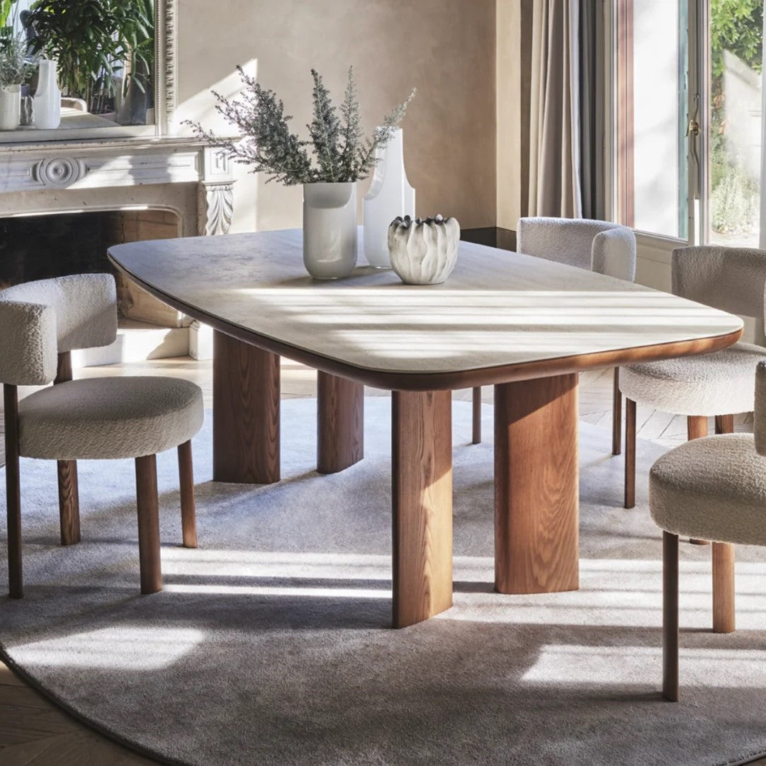 SANDY extendable table with a ceramic top resembling travertine and a walnut base