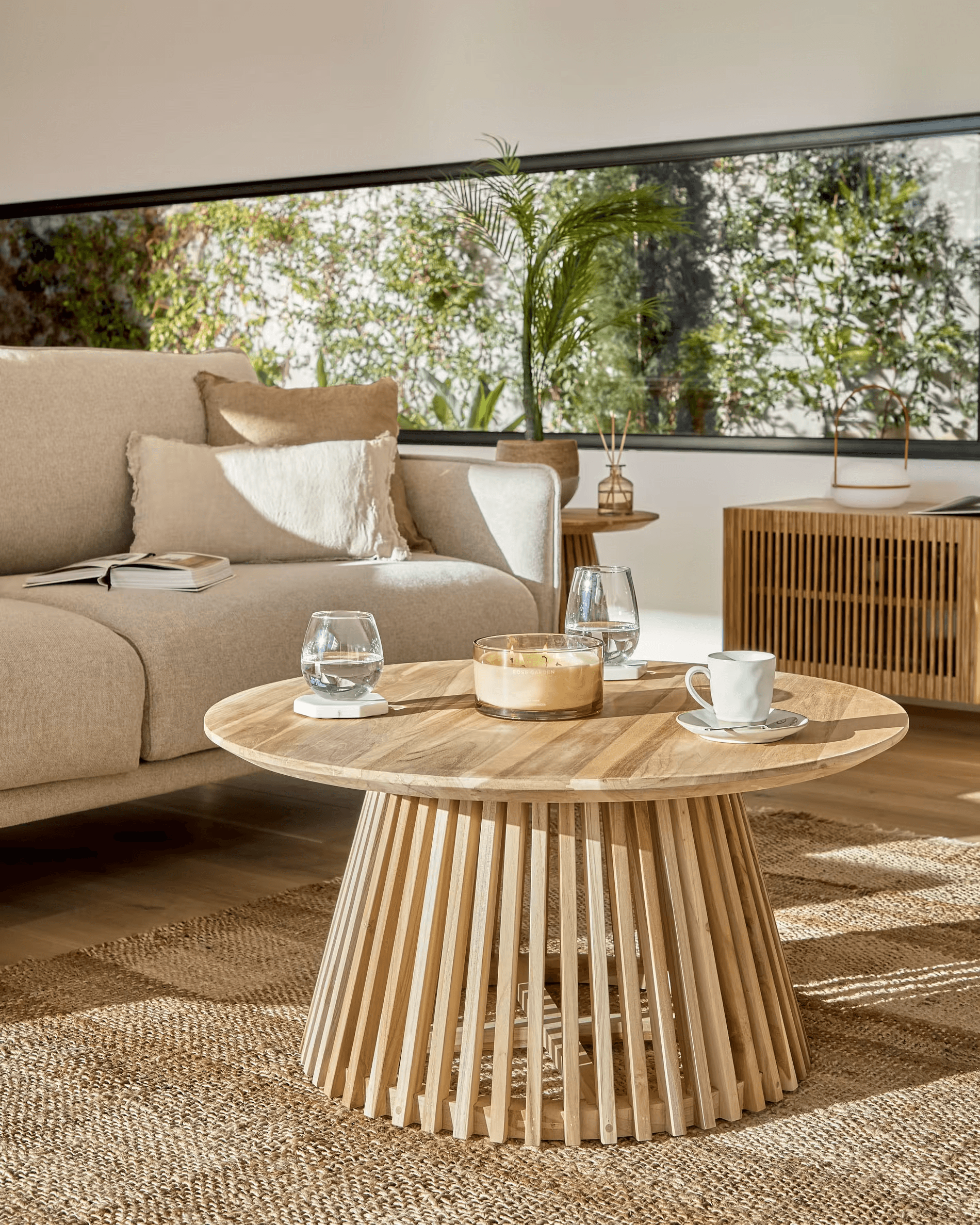 Stolik kawowy JEANETTE lite drewno tekowe La Forma    Eye on Design
