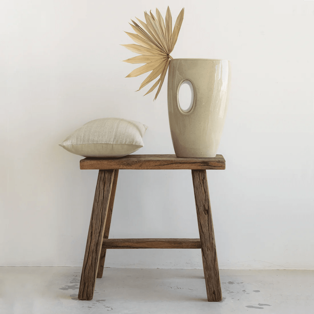 Stolik pomocniczy CONSCIOUS drewno z recyclingu Urban Nature Culture    Eye on Design