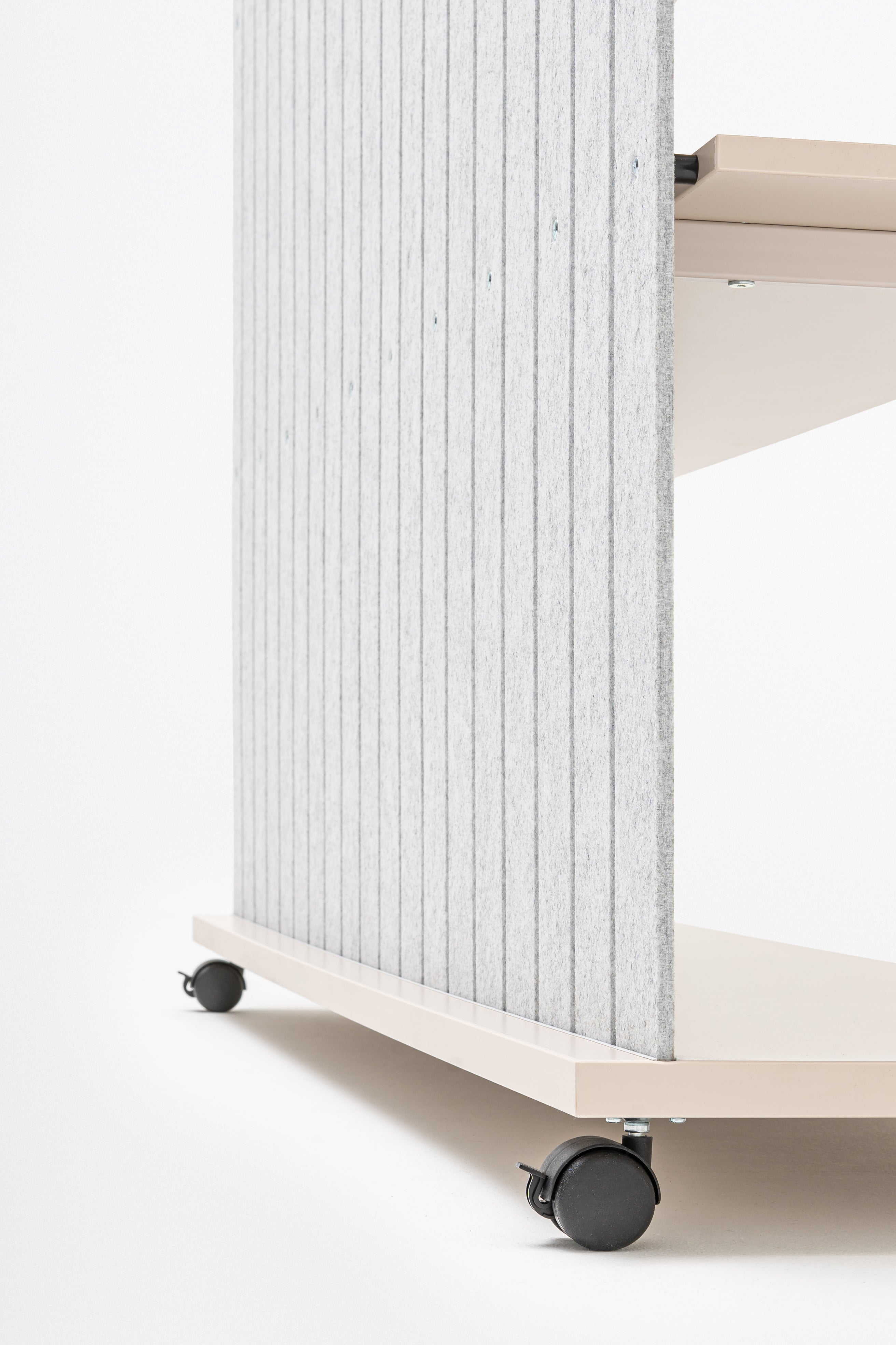 Steel shelving tanca rear from felt
