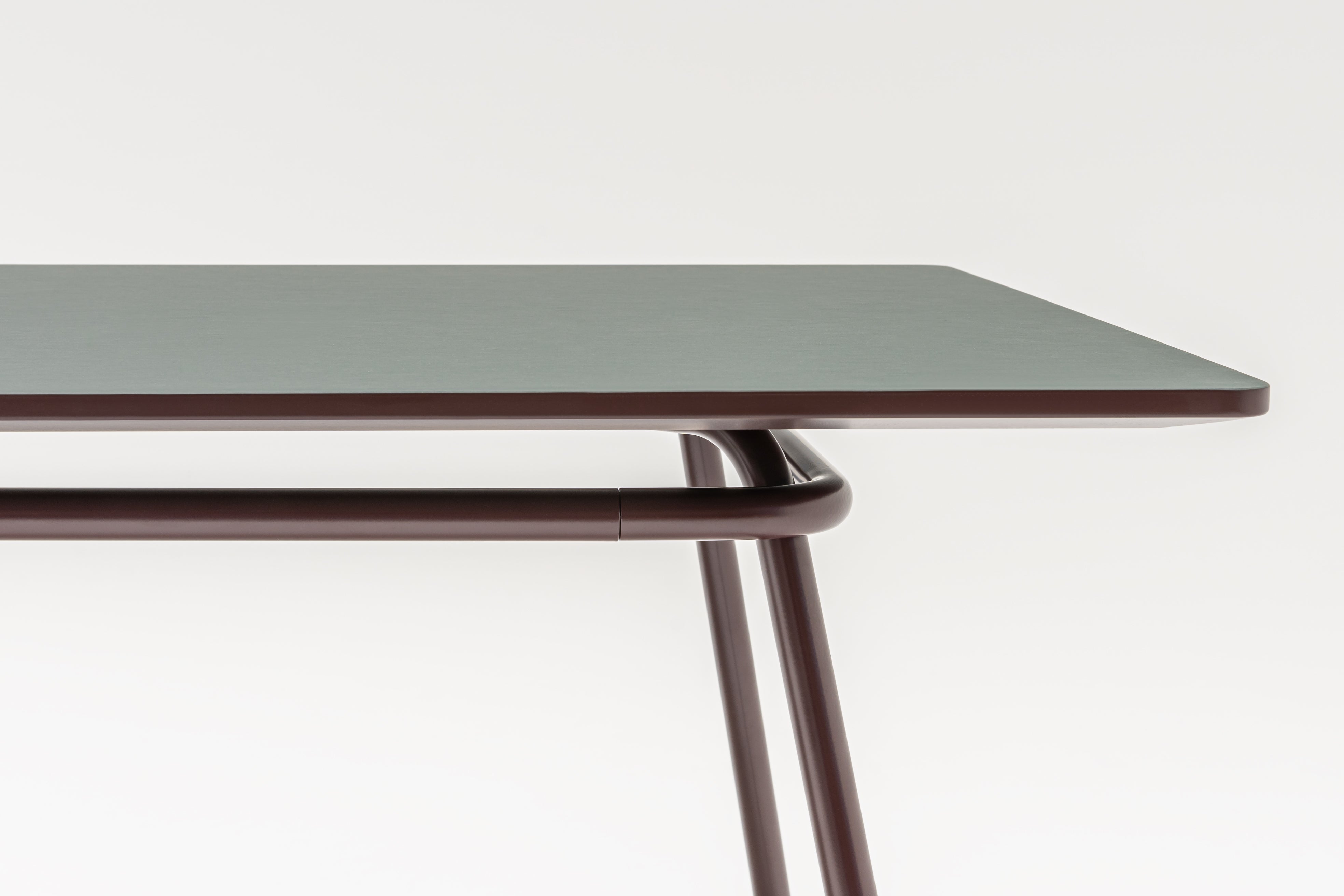 New School Bench table with MediaBox Schuko