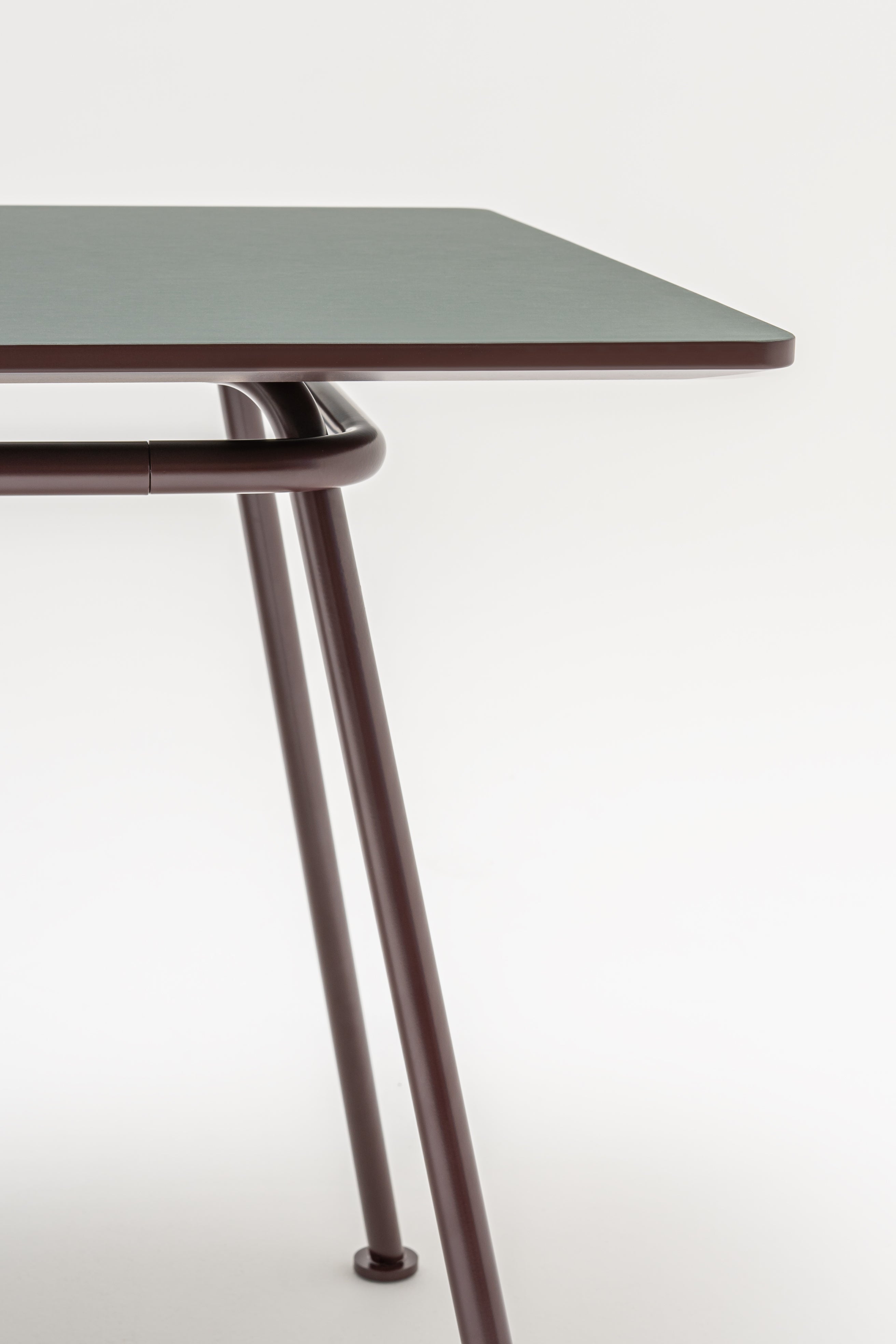 New School Bench table with mediabox swiss