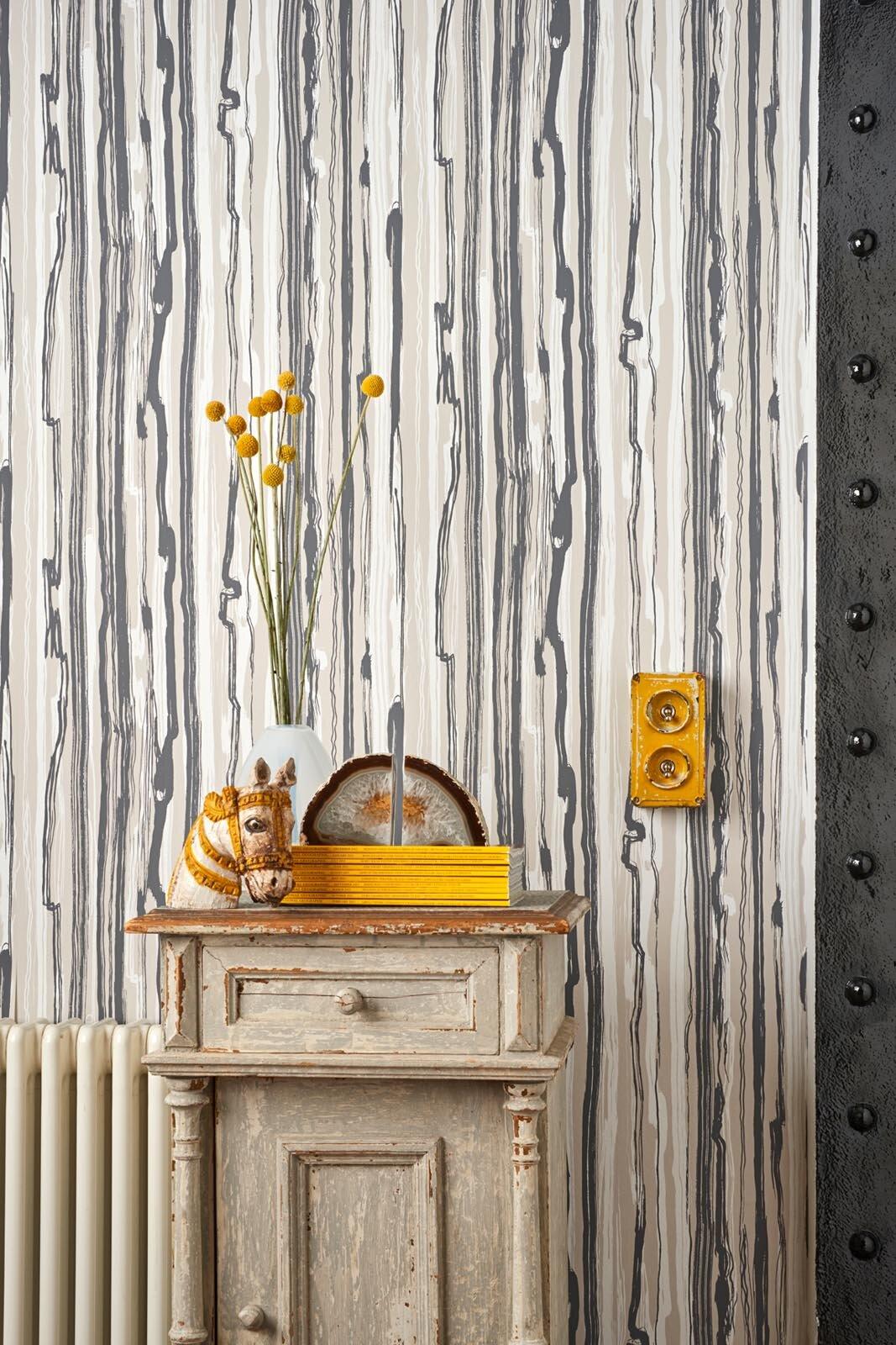 Wallpaper with Abstract Pattern CURIO - Green Strand
