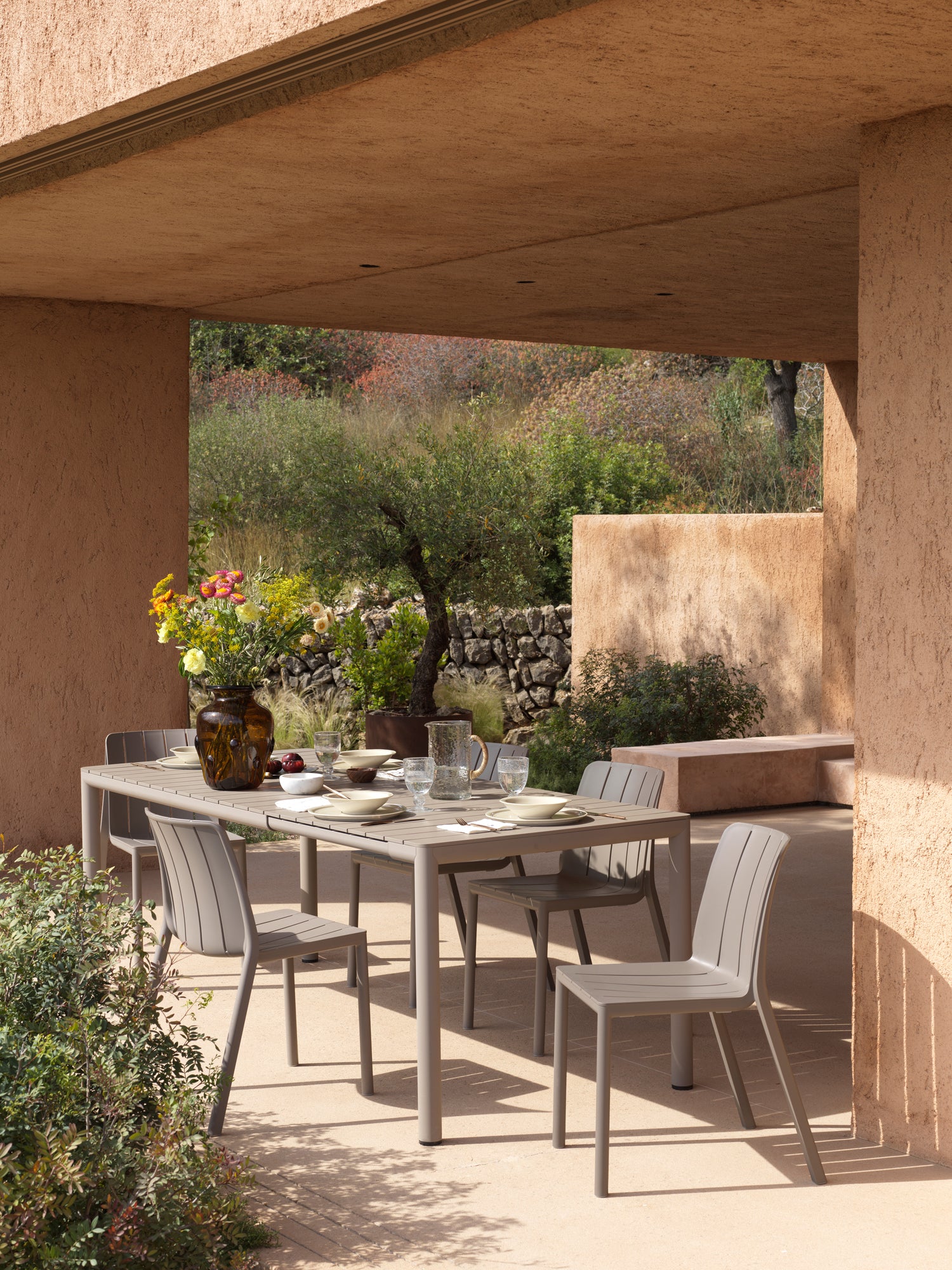 TEVERE taupe extendable outdoor table