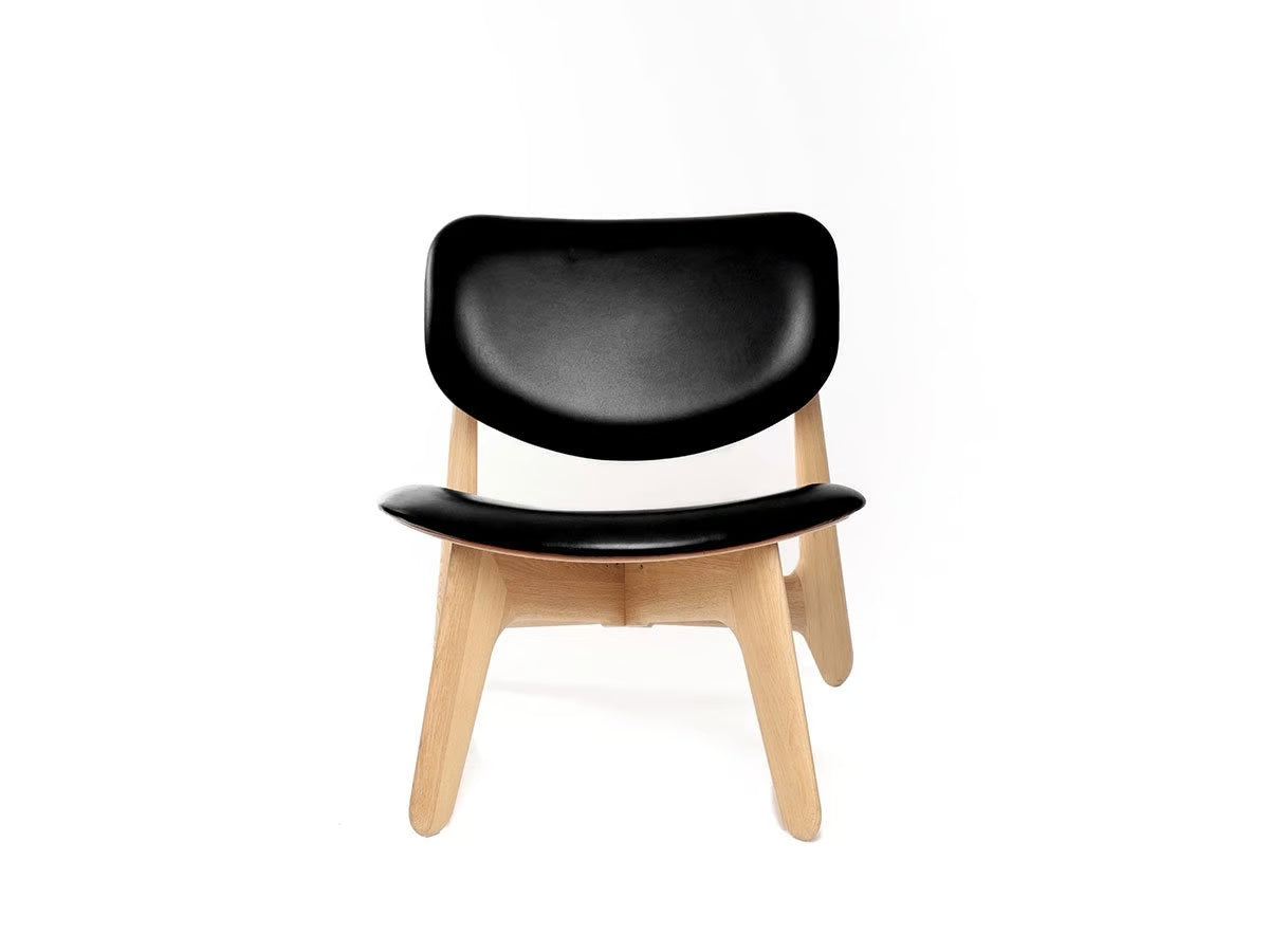 Slab armchair black leather with an oak base