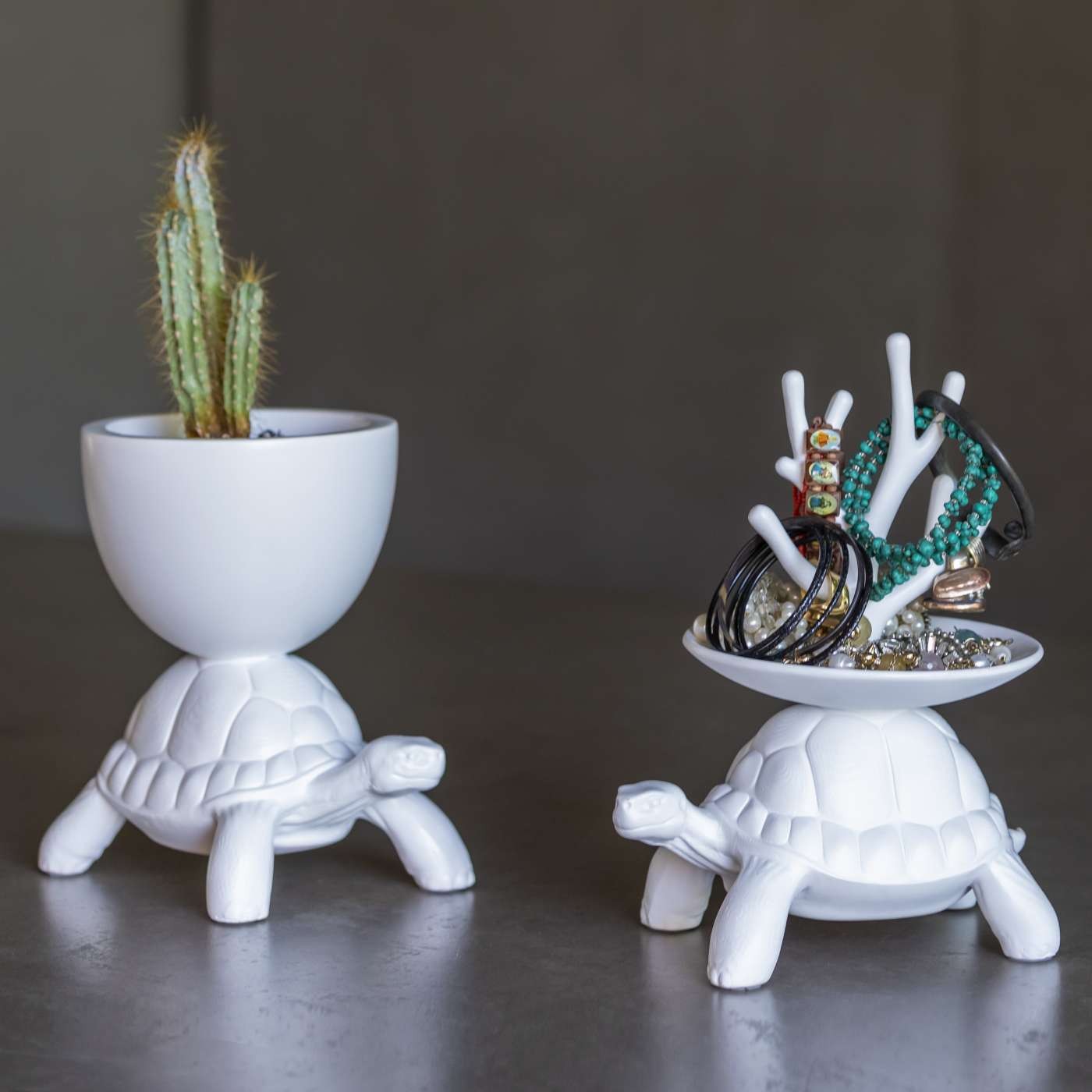 TURTLE CARRY Jewelry Stand gray