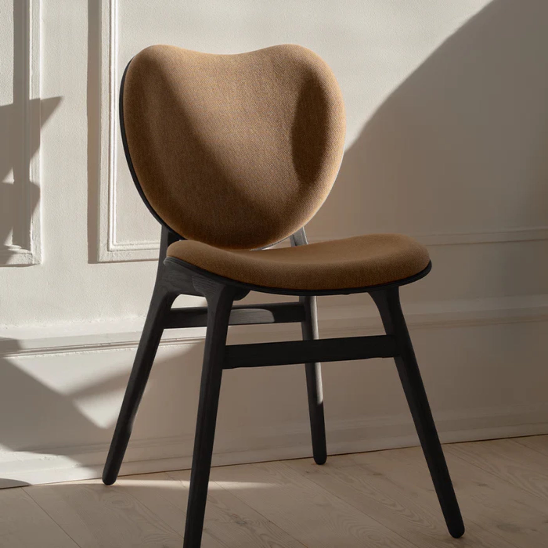 CONVERSATION chair brown with black oak base