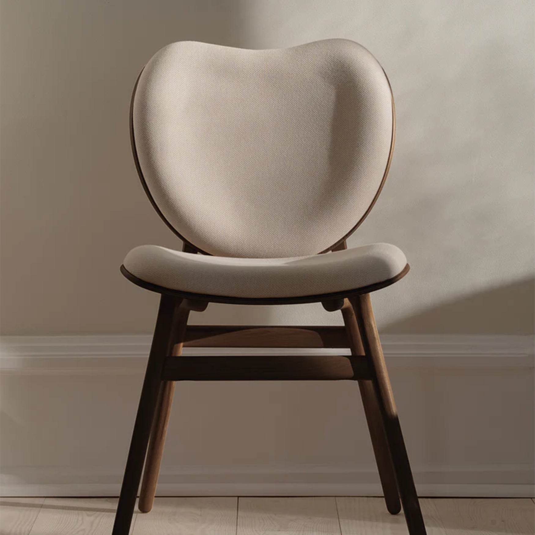 CONVERSATION chair sand with dark oak base