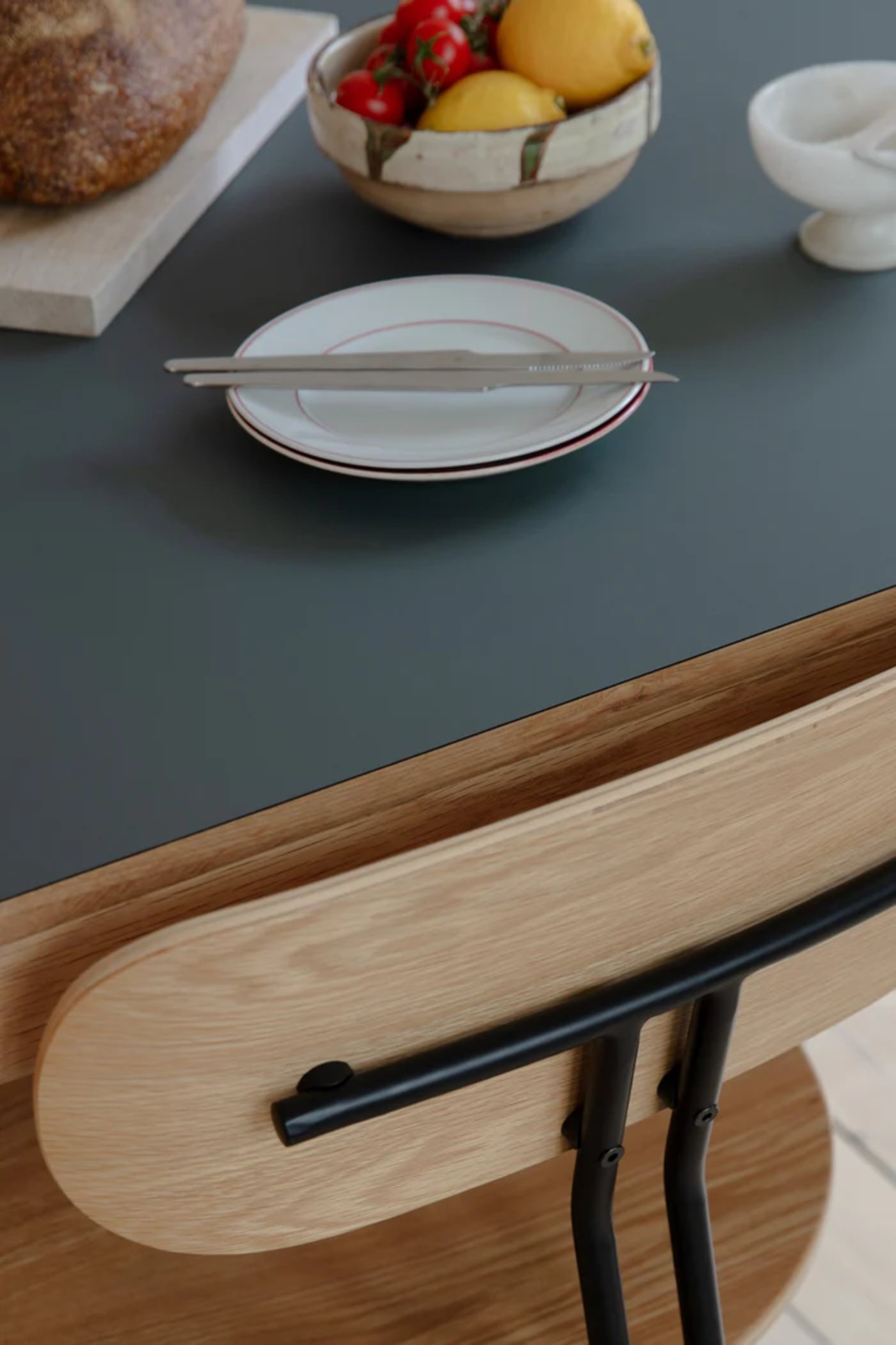 HEART'N'SOUL dark green extendable table with an oak base