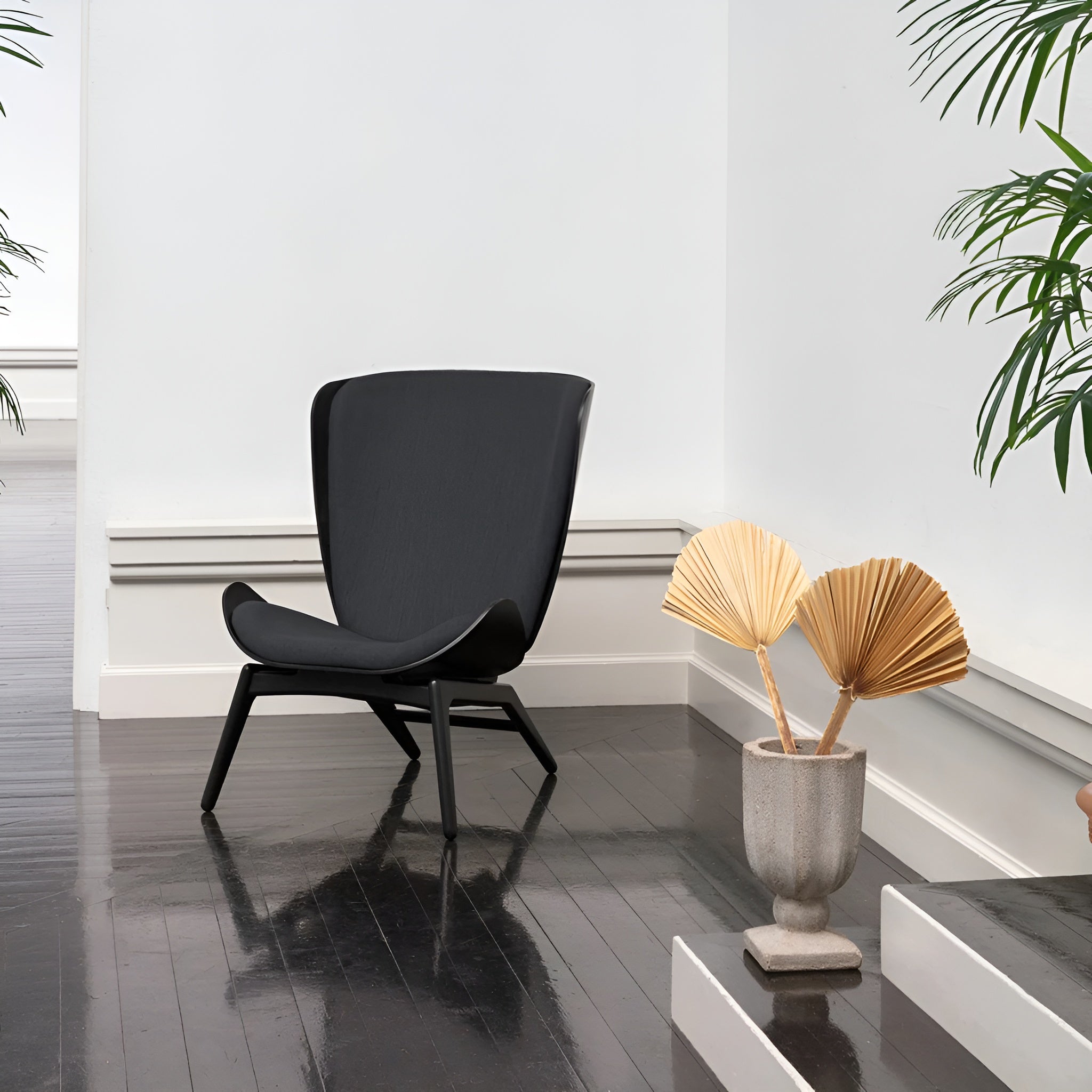 READER armchair black leather with black base