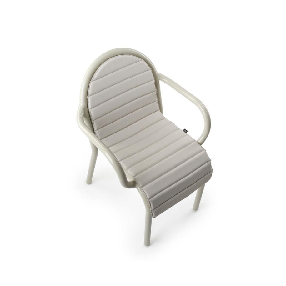 Chair with armrests outer groove broken white