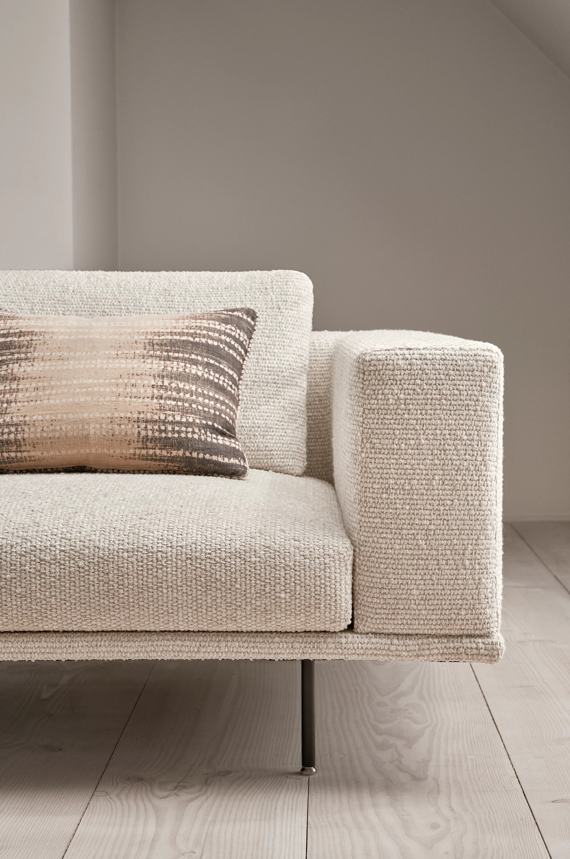 3-Seater Sofa LOFT Gray Fabric Brook with Black Base