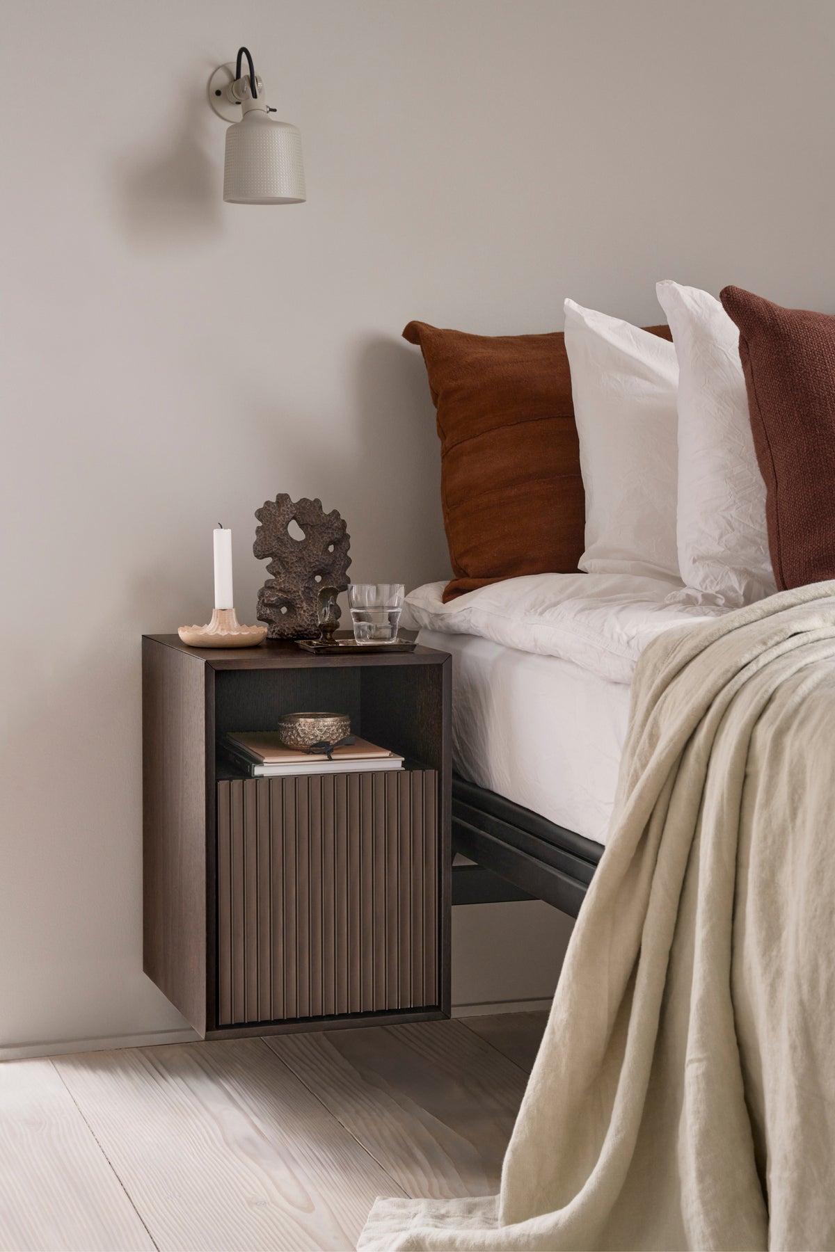 Nightstand 672 dark oak veneer with aluminum