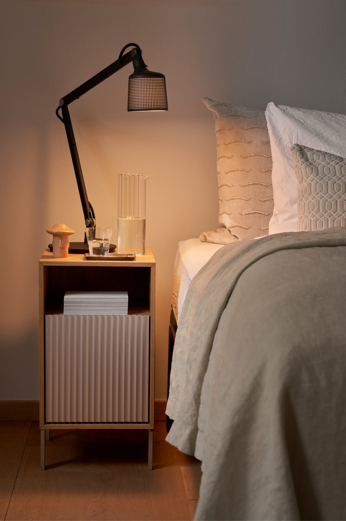 Nightstand 672 oak veneer with aluminum