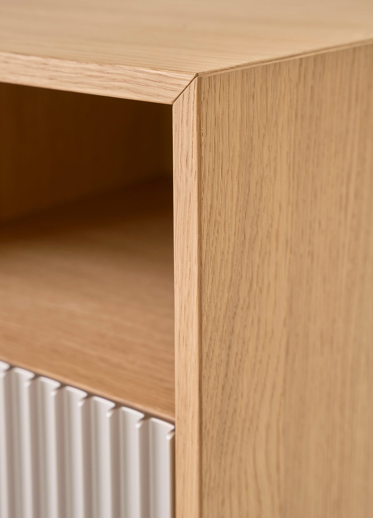 Nightstand 672 oak veneer with aluminum