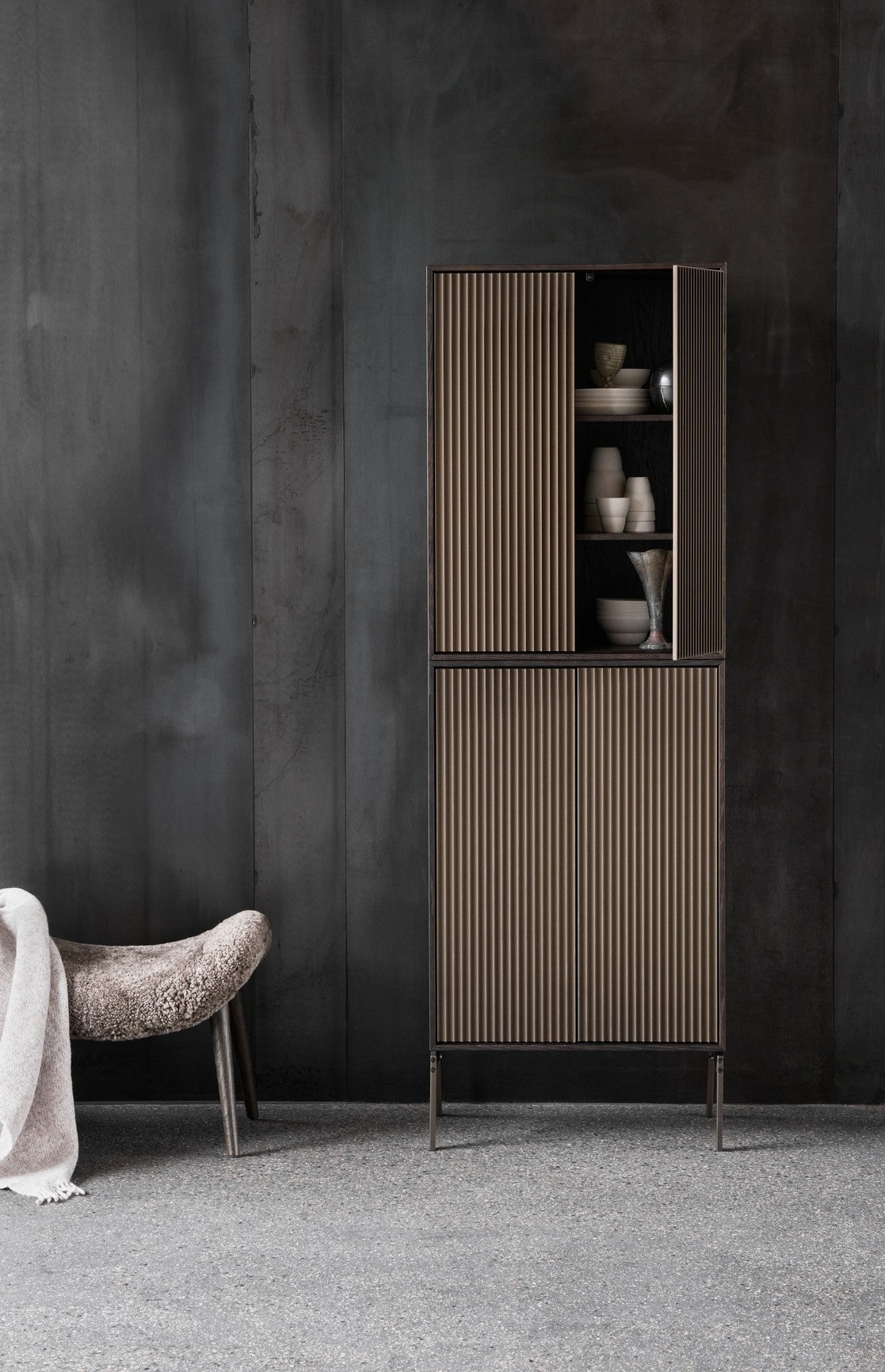 H4 Cabinet dark oak veneer