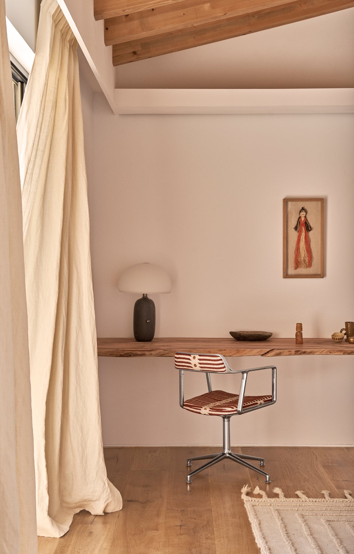 Office chair 452 – MALLORCA beige and red with a metal base