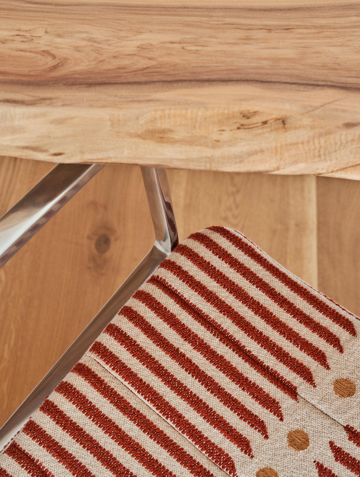 Office chair 452 – MALLORCA beige and red with a metal base