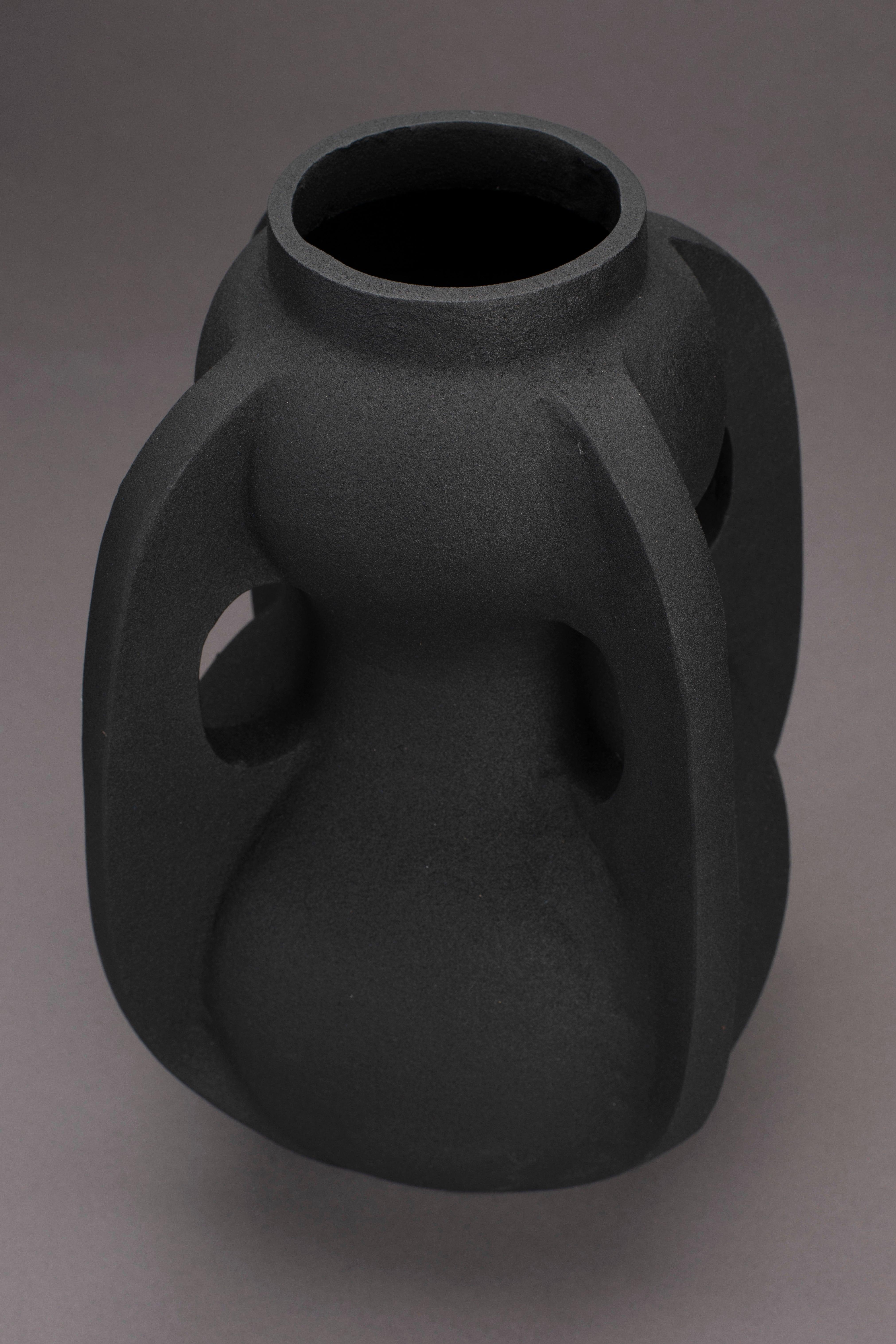 Thiago Vase L Black Dutchbone    Eye on Design