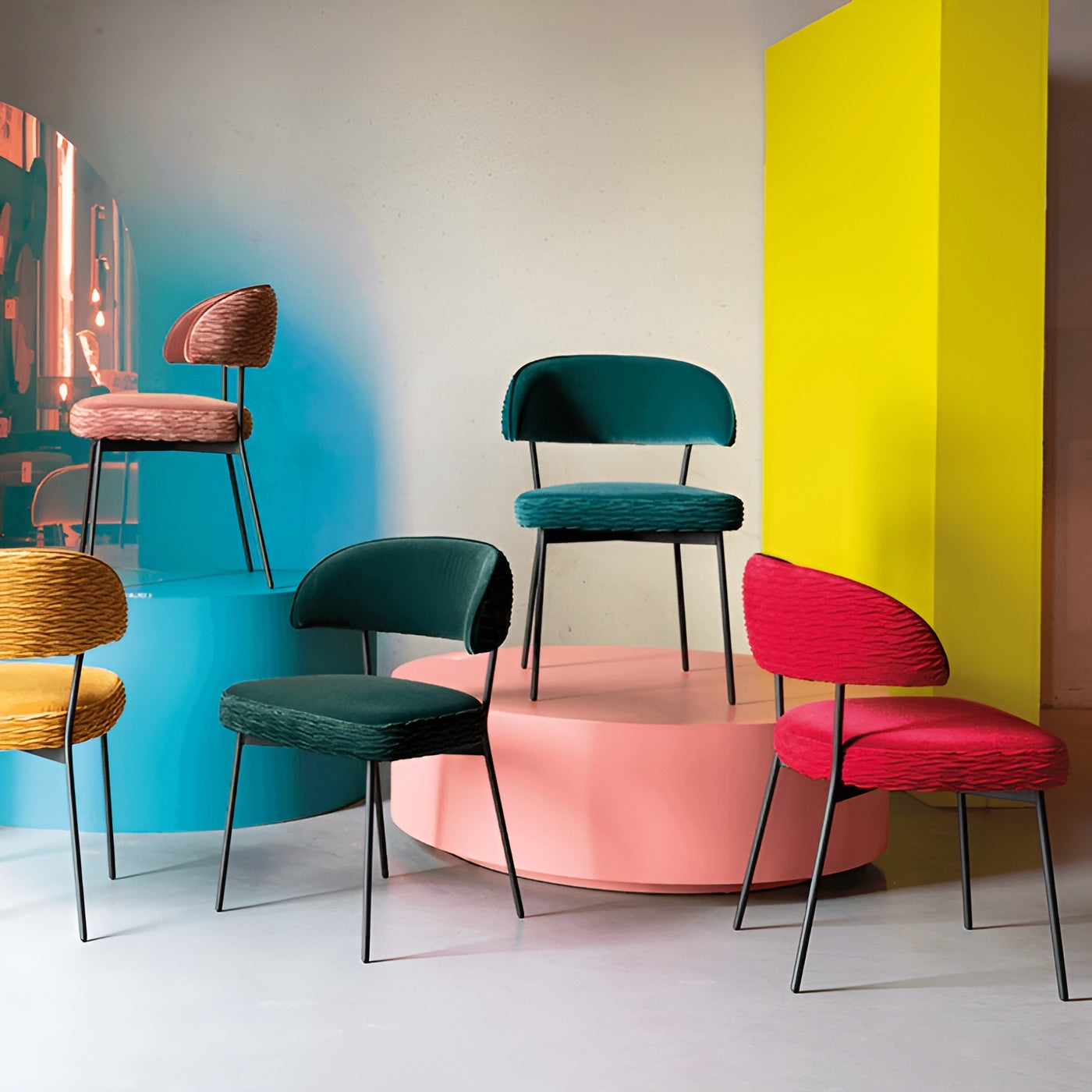 THE WINNER TAKES IT ALL chair dark green with a black base