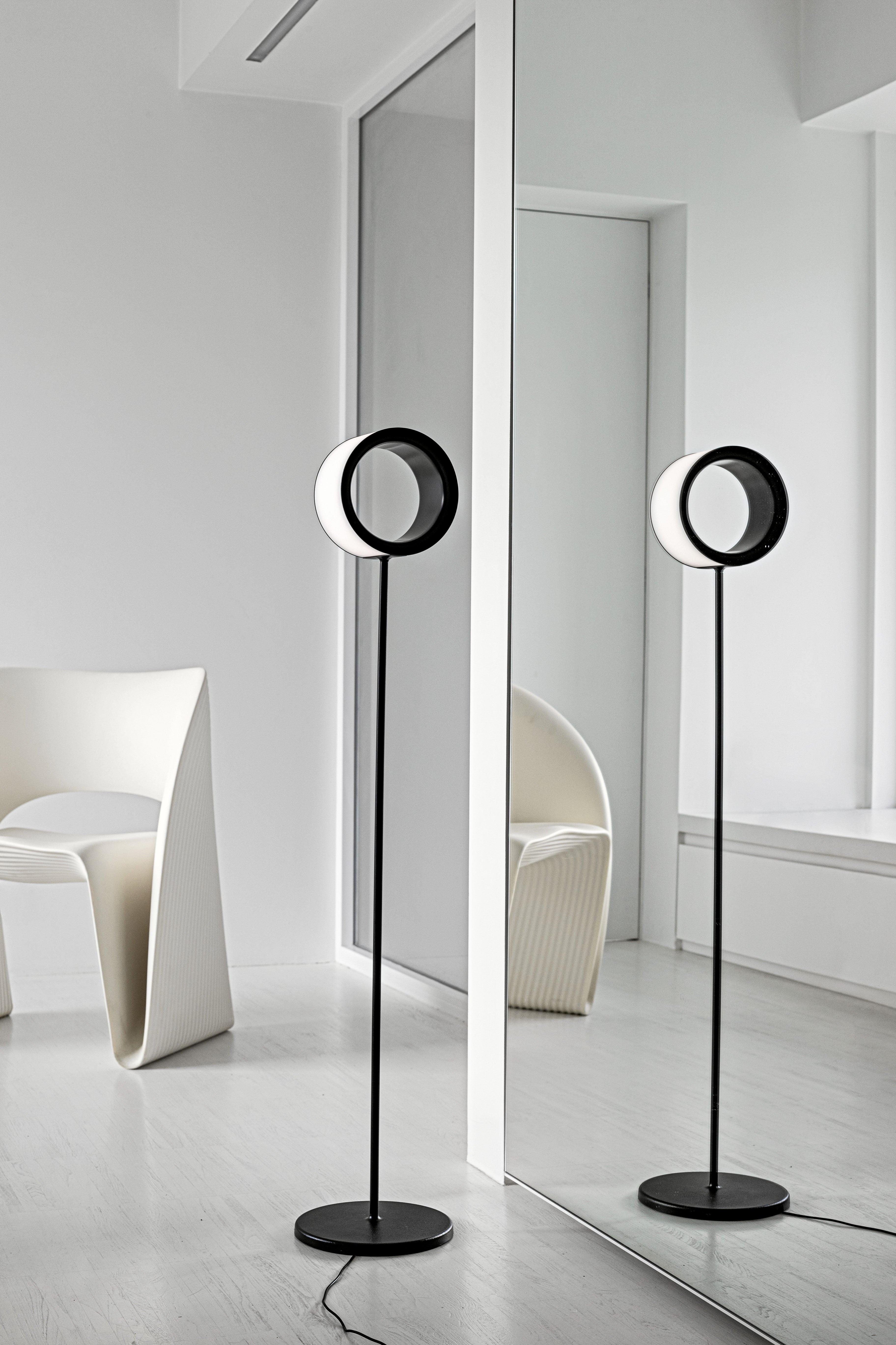 Niskie krzesło RAVIOLO biały Magis    Eye on Design