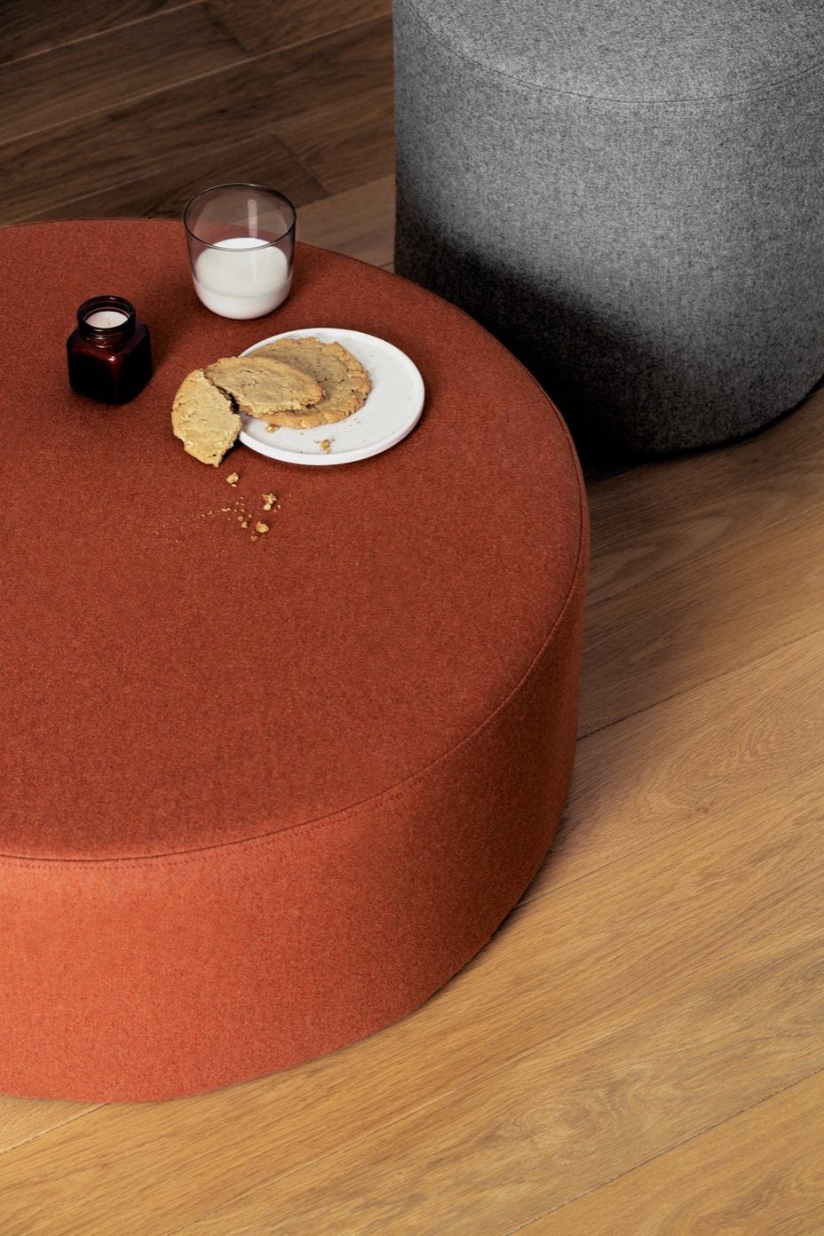 Puf niski FOLK terakota okrągły do salonu
